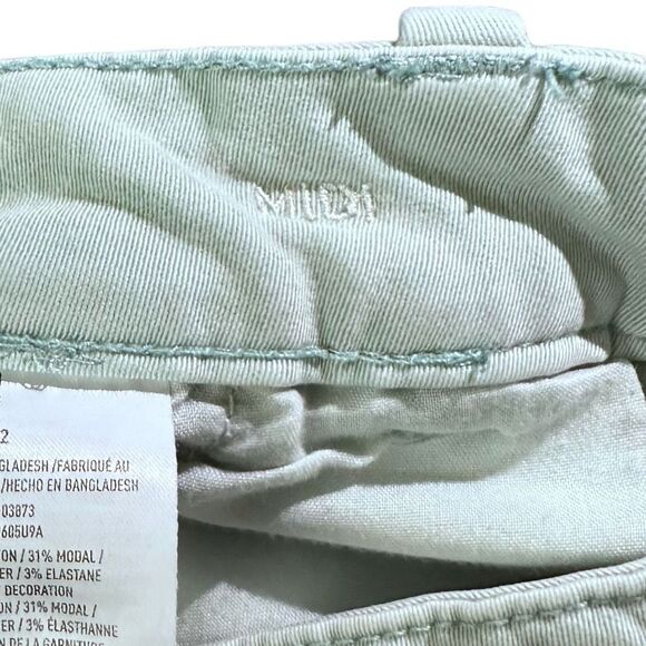 American Eagle Outfitters Low Rise Midi Khaki Super Stretch Shorts Size 8 - Picture 5 of 5